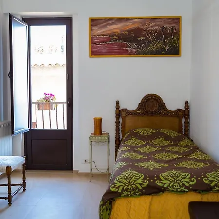 La Casa Gialla Alojamento de Acomodação e Pequeno-almoço 2*
