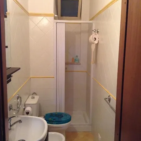 לינה וארוחת בוקר La Casa Gialla 2*